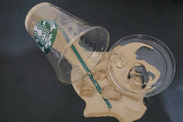 Starbucks diperintah bayar RM222 juta akibat tumpahan teh panas
